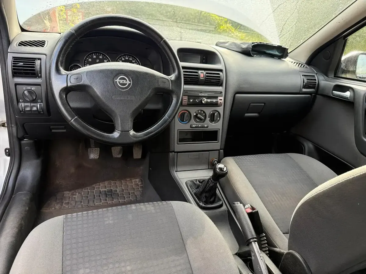 Gebraucht Opel Astra 101 PS (74 kW) 2002 Silber Coupé