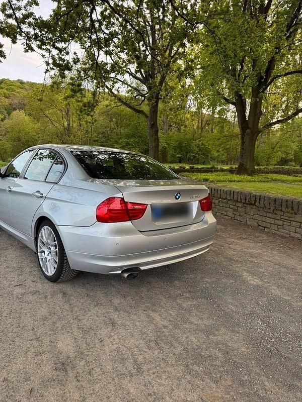 Brugt BMW 320 184 HK (135 kW) 2010 Sølv Sedan
