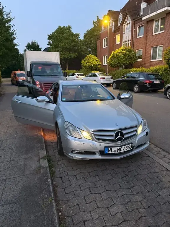 Gebraucht Mercedes E350 231 PS (169 kW) 2009 Silber Coupé
