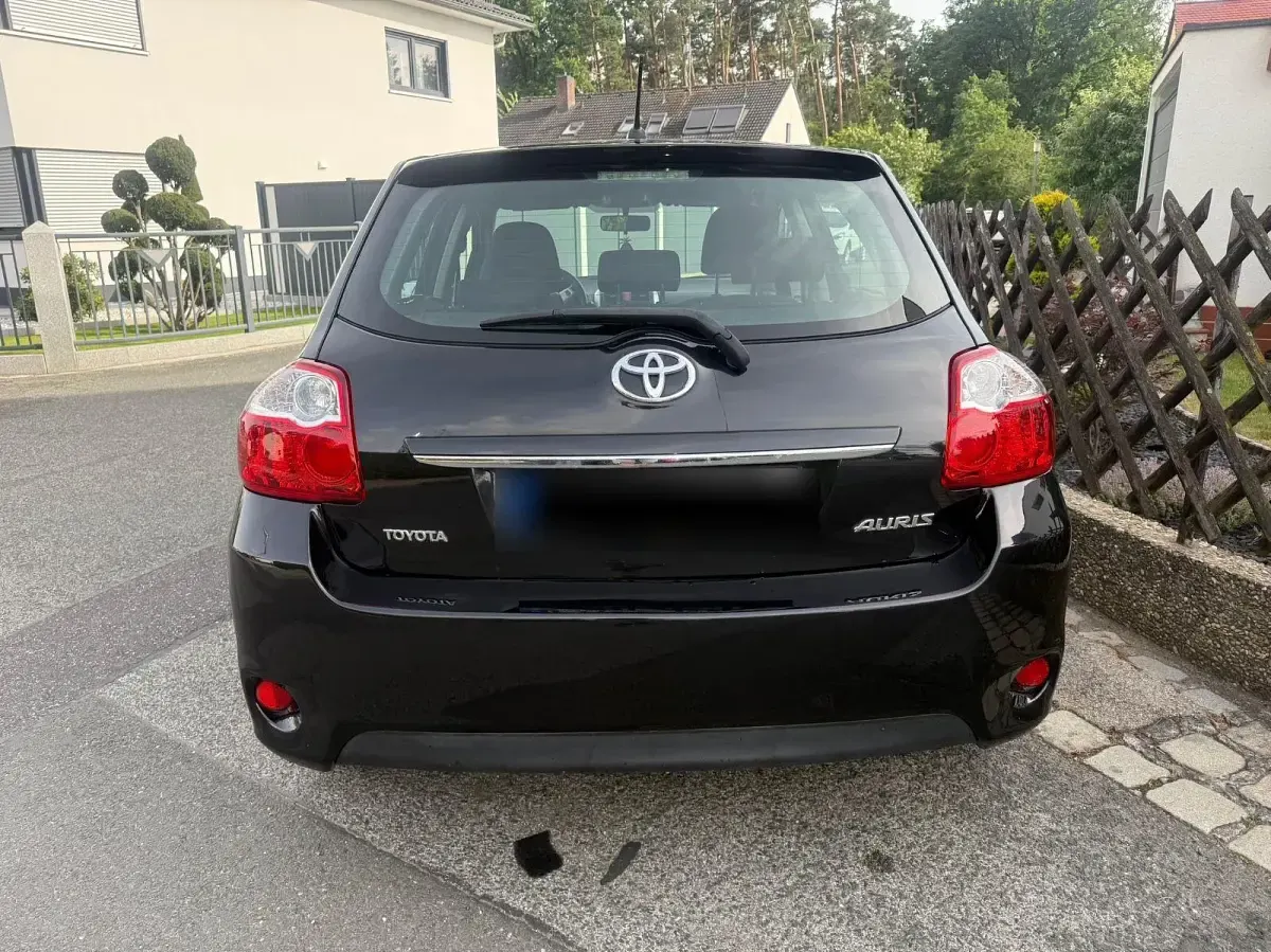 Gebraucht Toyota Auris Executive 132 PS (97 kW) 2012 Schwarz Limousine