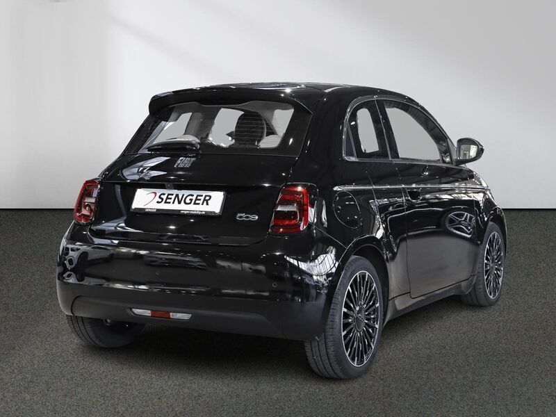 Gebraucht Fiat 500e La Prima 86 kW (118 PS) 2023 Schwarz Kleinwagen