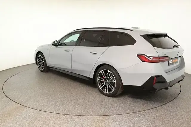 Gebraucht BMW 540 M Sport 303 PS (222 kW) 2025 Grau Kombi