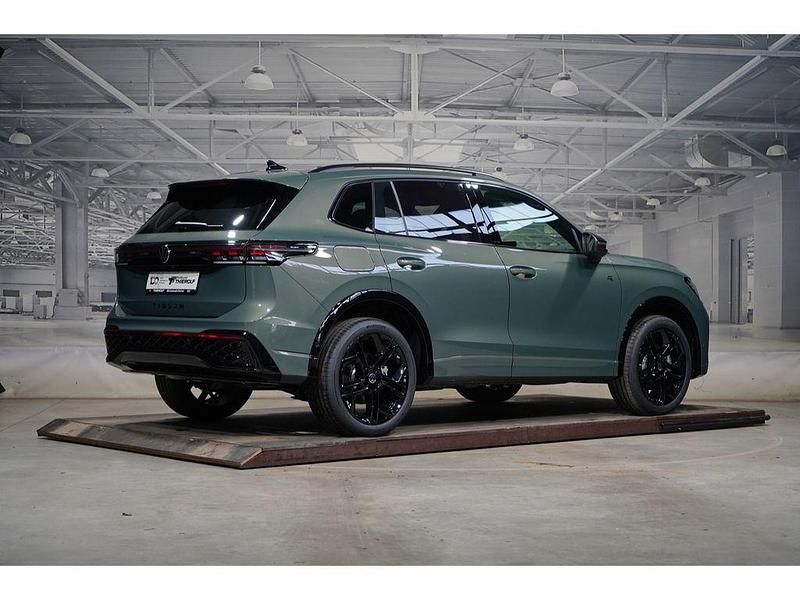 Neu VW Tiguan Style 177 PS (130 kW) 2026 Cipressinogrün metallic SUV