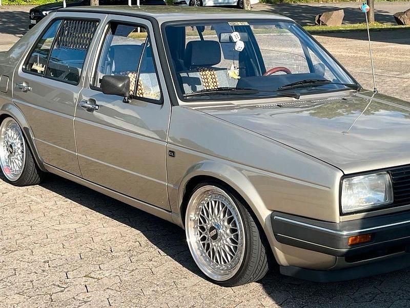 Second-hand VW Jetta 72 CP (52 kW) 1987 Argintiu Berlinǎ