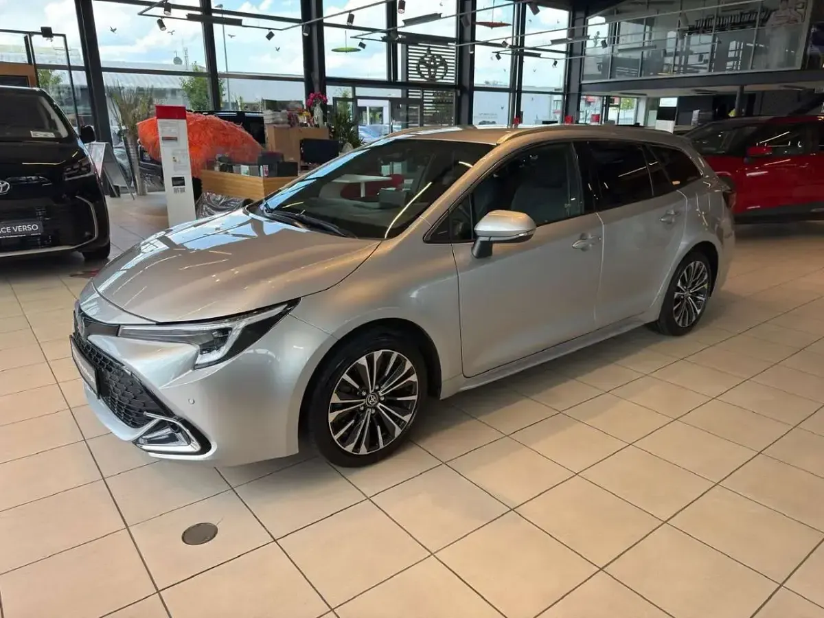 Gebraucht Toyota Corolla 196 PS (144 kW) 2025 Silber Kombi