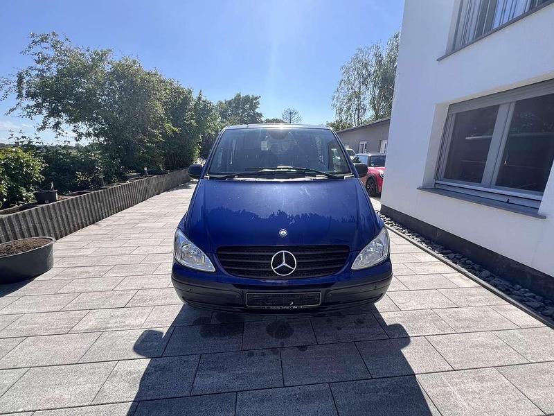 Blau Gebraucht 2010 Mercedes Vito Van / Kleinbus | 15.200 € - Bild 1/4