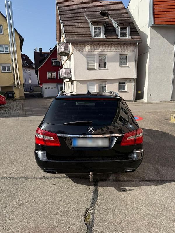 Gebraucht Mercedes E350 265 PS (194 kW) 2012 Schwarz Kombi