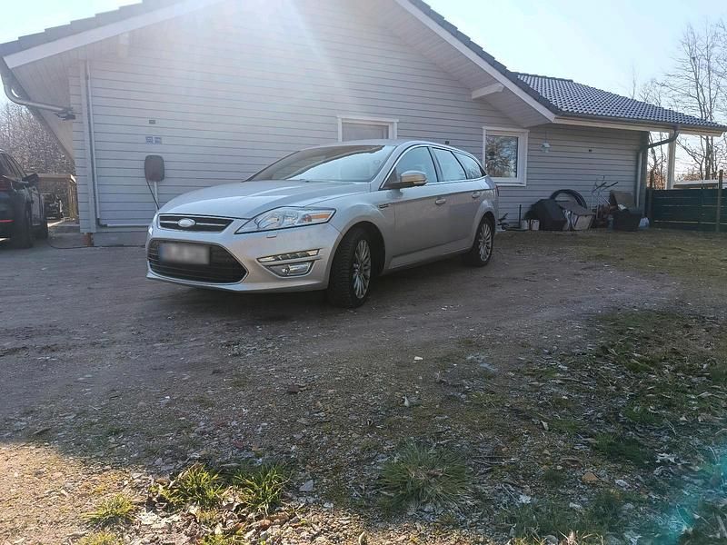 Gebraucht Ford Mondeo 163 PS (119 kW) 2011 Silber Kombi