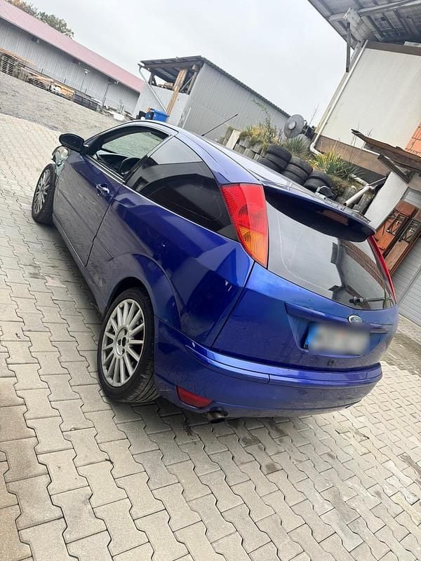 Blau Gebraucht 2003 Ford Focus ST Limousine | 900 € (Superpreis) - Bild 1/4