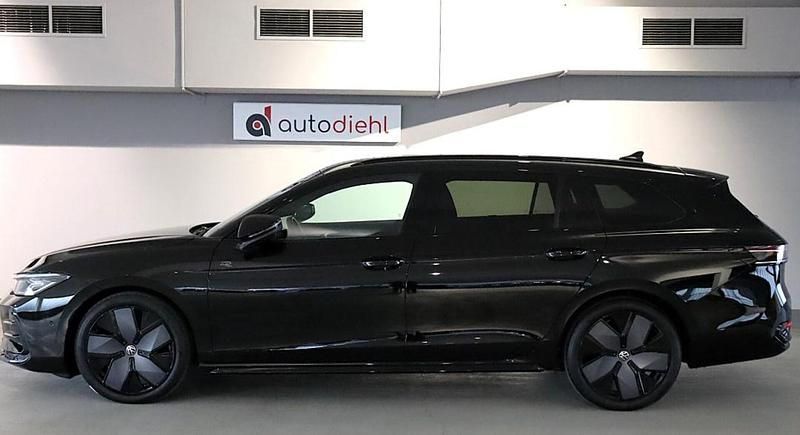 Gebraucht VW Passat R-line 150 PS (110 kW) 2025 Schwarz Kombi