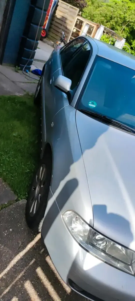 Używany Audi A4 101 KM (74 kW) 2000 Srebrny Sedan/Limuzyna
