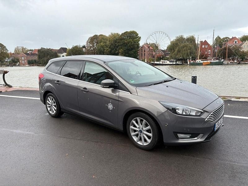 Braun Gebraucht 2015 Ford Focus Titanium Kombi | 8.400 € (Guter Preis) - Bild 1/4