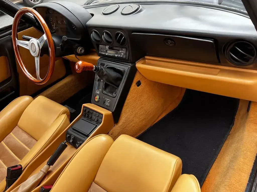 Gebraucht Alfa Romeo Spider 120 PS (88 kW) 1990 Schwarz Cabrio