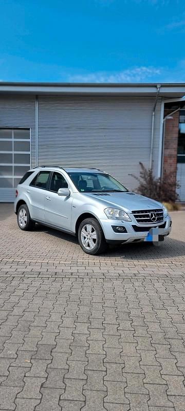 Silber Gebraucht 2009 Mercedes ML300 SUV | 8.499 € (Guter Preis) - Bild 1/4