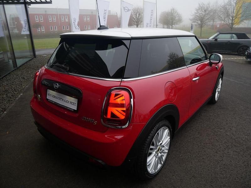 Gebraucht Mini Cooper SE Hatch 135 kW (184 PS) 2022 Rot Kleinwagen