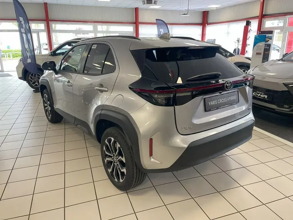 Gebraucht Toyota Yaris Cross 131 PS (96 kW) 2025 Silber SUV