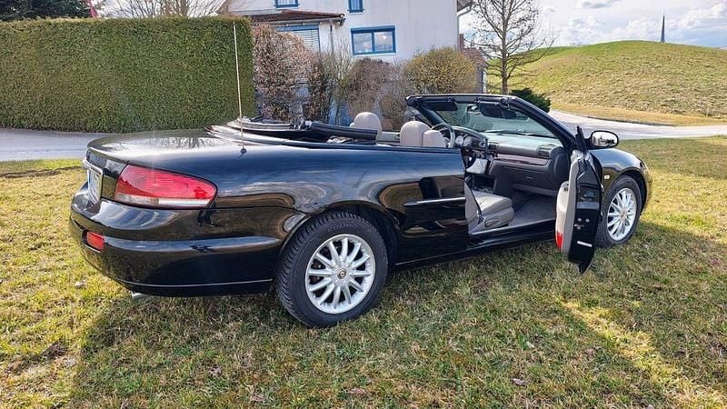 Gebraucht Chrysler Sebring Cabriolet 207 PS (152 kW) 2003 Schwarz Cabrio