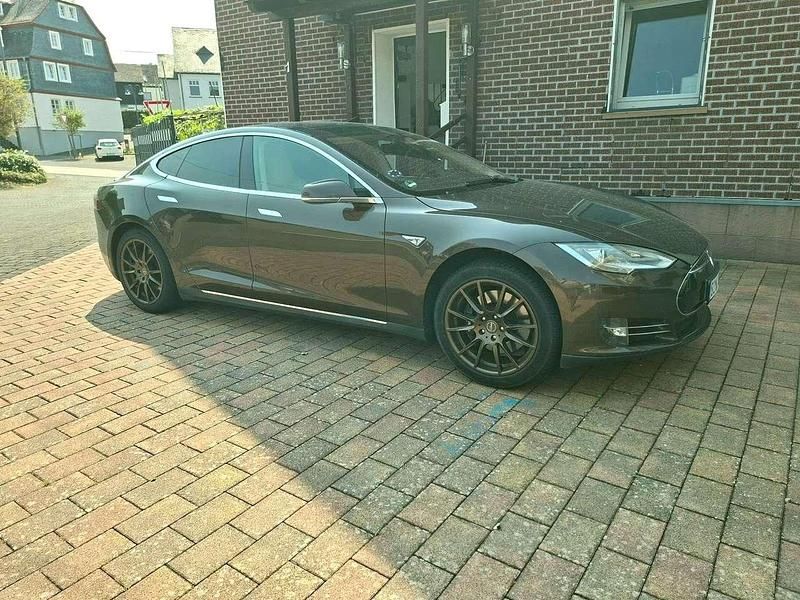 Gebraucht 2014 Tesla Model S Kleinwagen | 15.700 € (Fairer Preis) - Bild 1/4