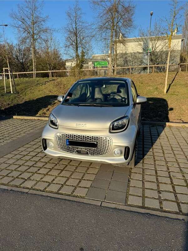 Grau Gebraucht 2020 Smart ForTwo Electric Drive Pulse Kleinwagen | 10.500 € (Fairer Preis) - Bild 1/4