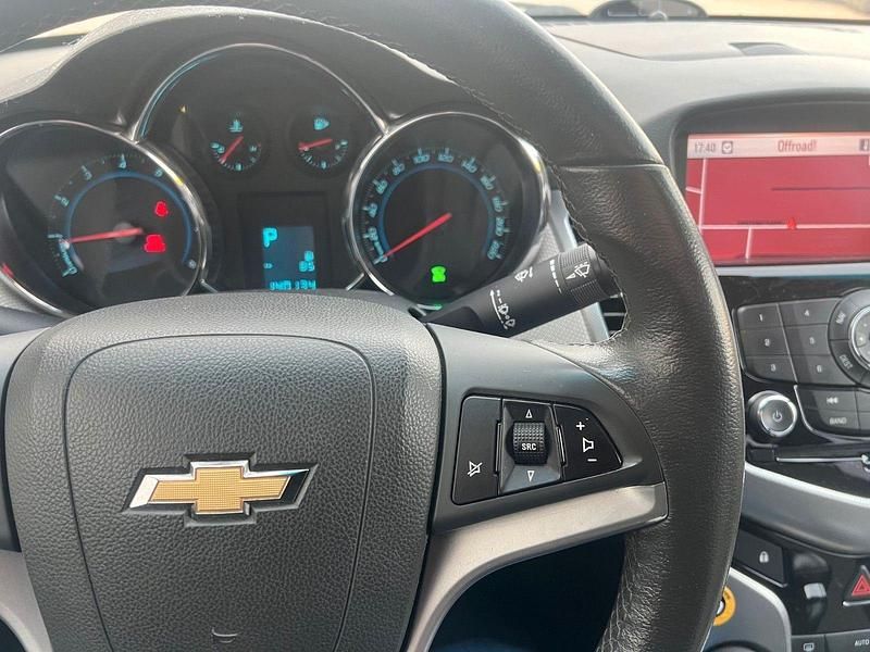 Gebraucht Chevrolet Cruze 141 PS (103 kW) 2010 Schwarz Limousine