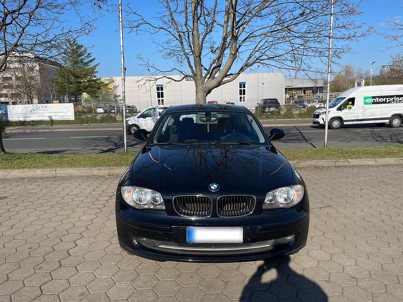 Gebraucht BMW 116 122 PS (89 kW) 2009 Schwarz Kleinwagen