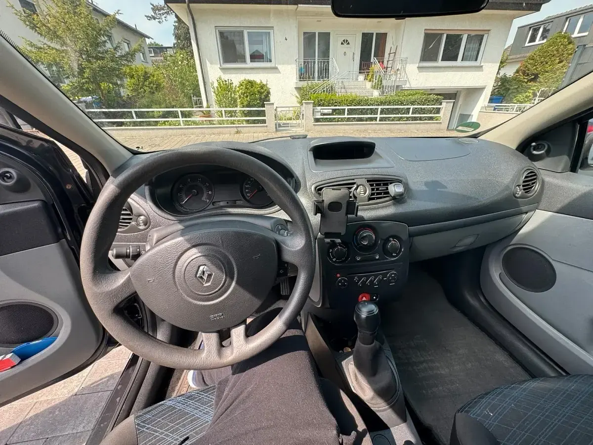 Gebraucht Renault Clio 75 PS (55 kW) 2007 Andere farben Kleinwagen