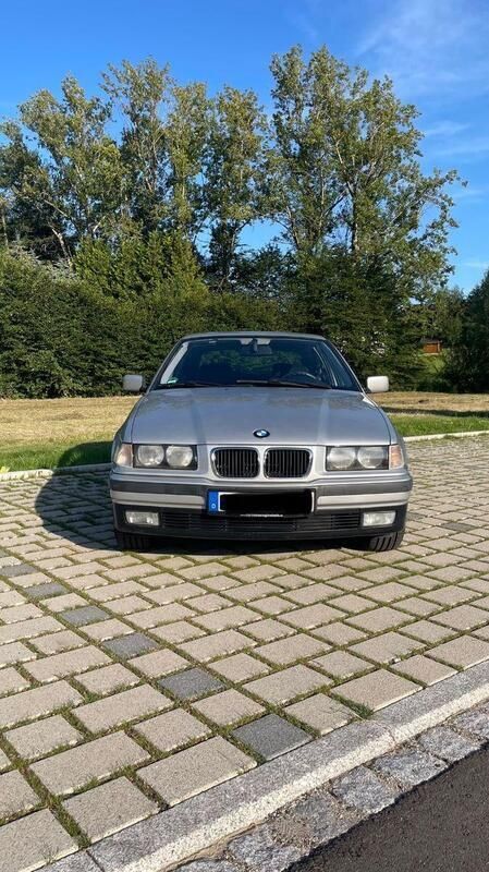 Silber Gebraucht 1998 BMW 316 Compact Kleinwagen | 2.800 € (Fairer Preis) - Bild 1/4