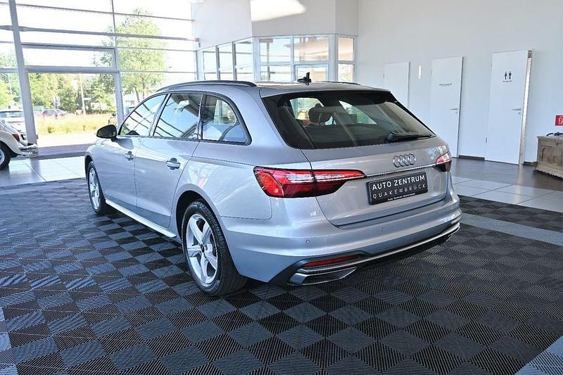 Gebraucht Audi A4 Sport 163 PS (119 kW) 2022 Silber Kombi
