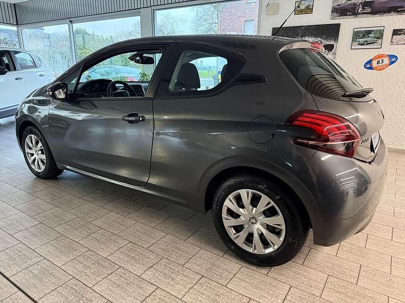 Gebraucht Peugeot 208 Active 82 PS (60 kW) 2017 Shark  grau Kleinwagen