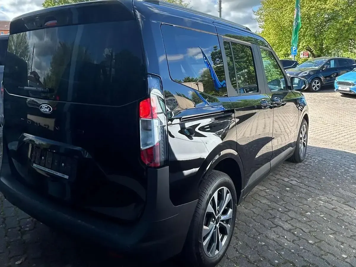 Gebraucht Ford Tourneo Courier Titanium 125 PS (91 kW) 2025 Obsidan schwarz Van / Kleinbus
