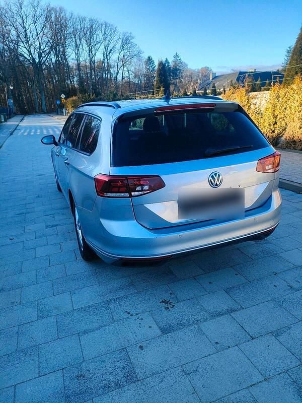 Gebraucht VW Passat 150 PS (110 kW) 2020 Silber Kombi