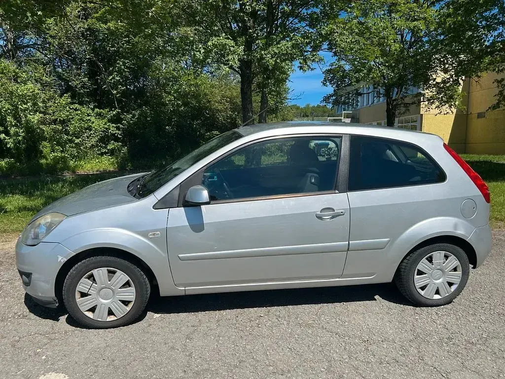 Gebraucht Ford Fiesta 80 PS (58 kW) 2008 Grau Kleinwagen