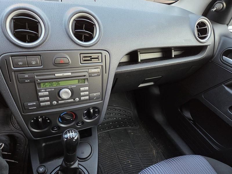 Gebraucht Ford Fusion 75 PS (55 kW) 2006 Rot Kleinwagen