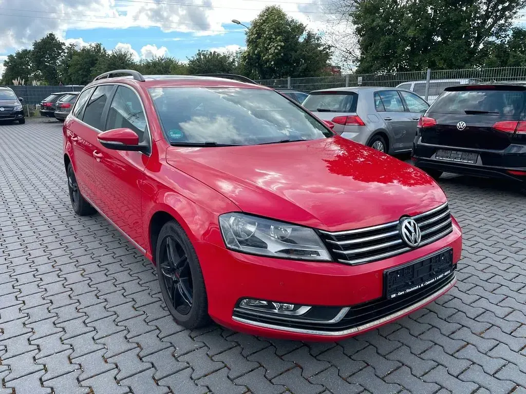 Używany VW Passat 140 KM (102 kW) 2012 Czerwony Sedan/Limuzyna