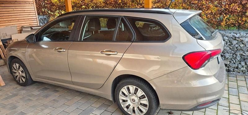 Gold Gebraucht 2017 Fiat Tipo Lounge Kombi | 5.600 € (Guter Preis) - Bild 1/4
