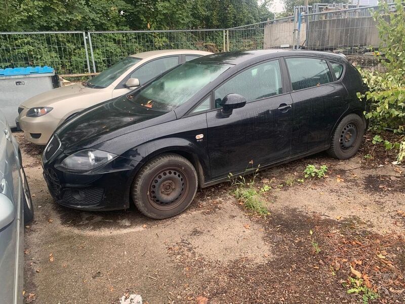 Schwarz Gebraucht 2011 Seat Leon Reference Limousine | 1.999 € (Superpreis) - Bild 1/4