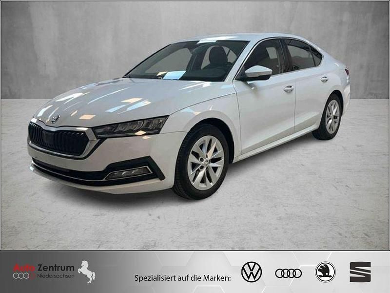 Moon white metallic Gebraucht 2022 Skoda Octavia Style Limousine | 23.970 € (Superpreis) - Bild 1/4
