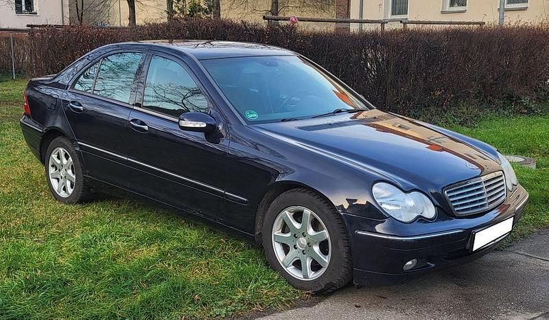 Blau Gebraucht 2001 Mercedes C240 Limousine | 1.200 € (Superpreis) - Bild 1/4