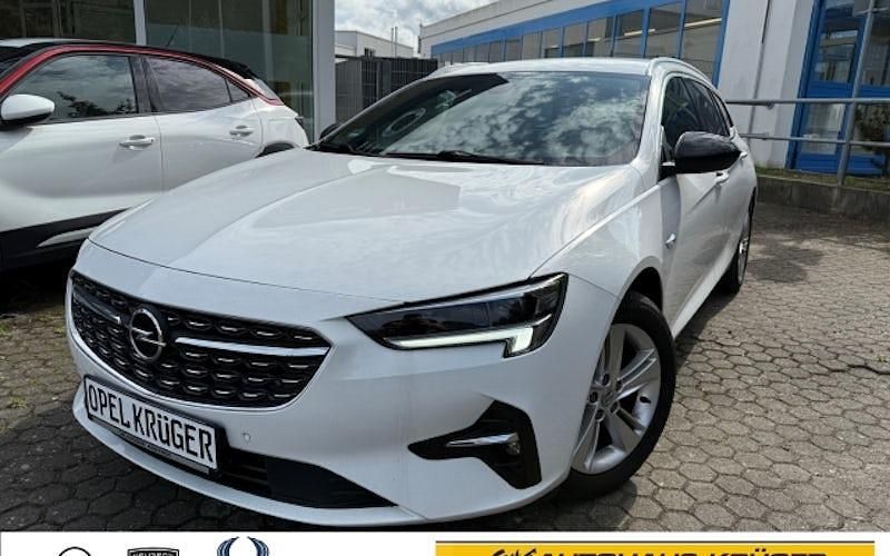 Weiss Gebraucht 2022 Opel Insignia Business Kombi | 25.900 € (Etwas zu teuer) - Bild 1/4