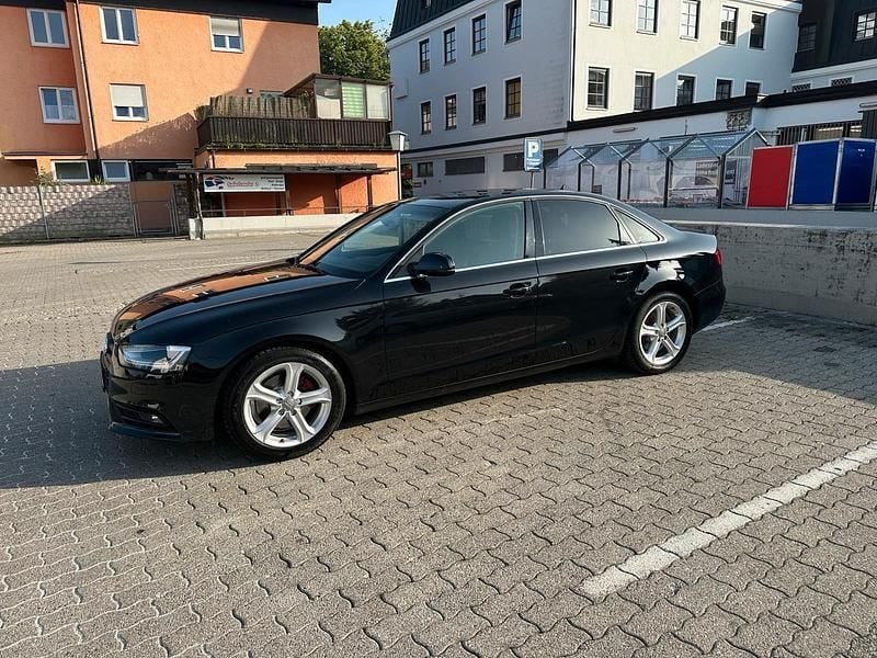 Schwarz Gebraucht 2014 Audi A4 Comfort Limousine | 8.150 € (Fairer Preis) - Bild 1/4