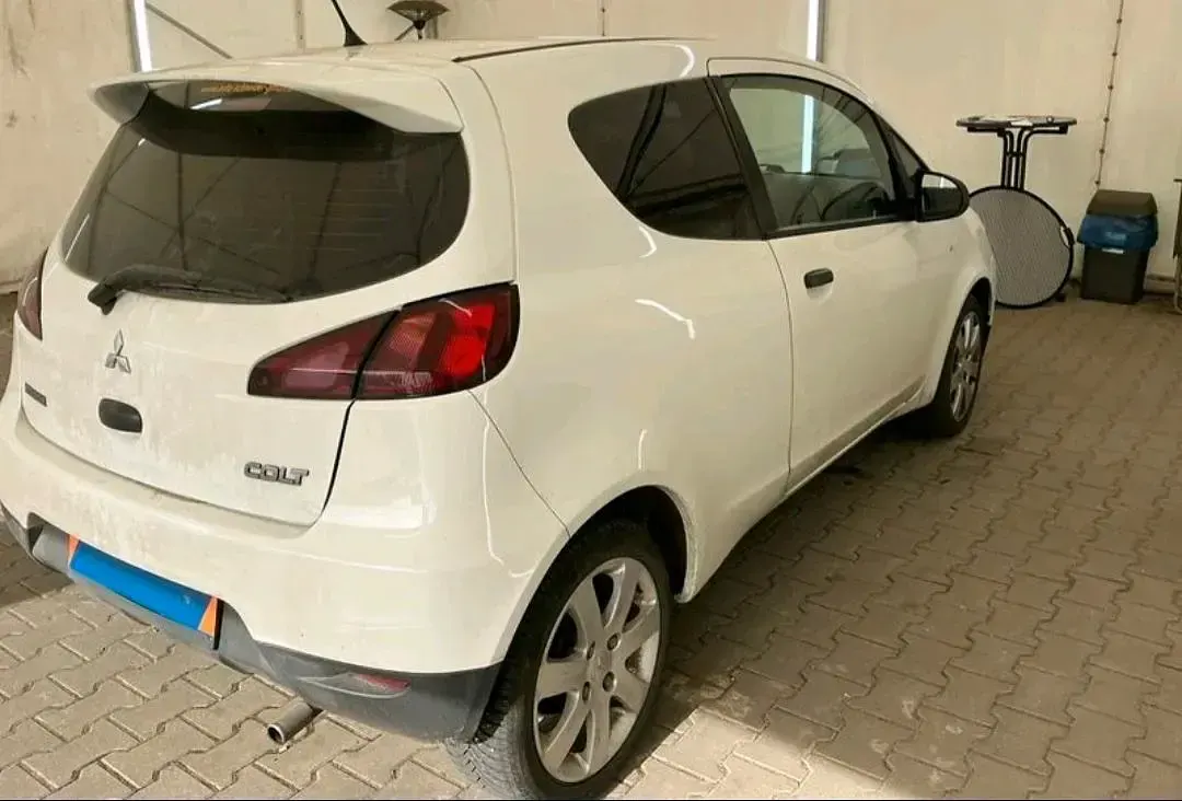 Gebraucht Mitsubishi Colt Inform 75 PS (55 kW) 2010 Weiß Kleinwagen