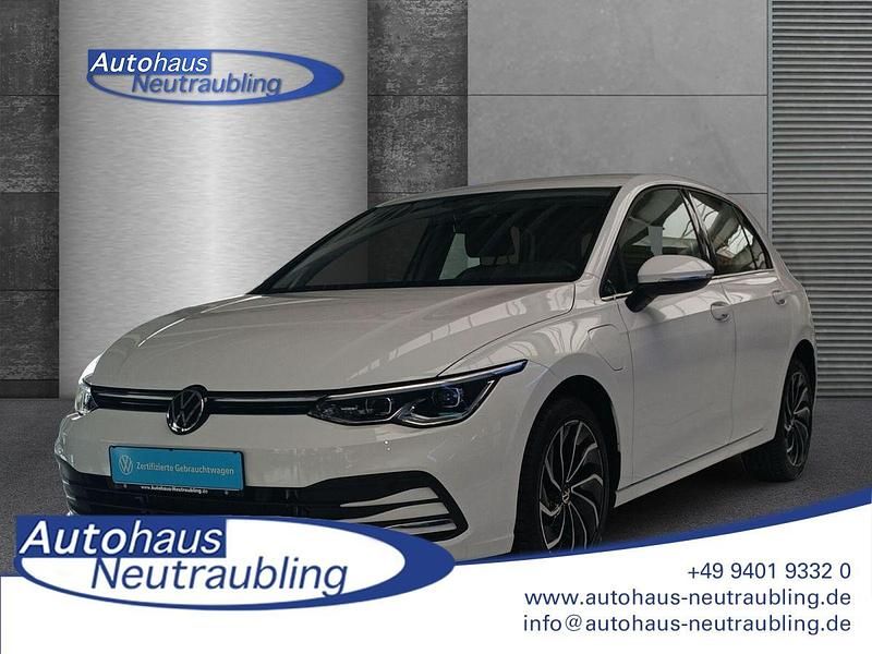 (weiß) pure white Gebraucht 2021 VW Golf VIII Style Limousine | 23.890 € (Fairer Preis) - Bild 1/4