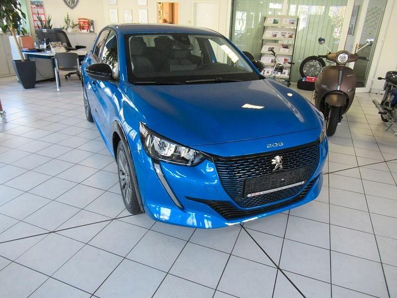 Gebraucht Peugeot e-208 Allure 100 kW (136 PS) 2023 Vertigo blau Kleinwagen