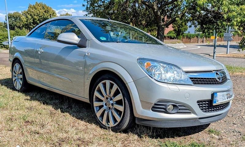 Beige Gebraucht 2010 Opel Astra Cabriolet Cabrio | 6.480 € (Fairer Preis) - Bild 1/4
