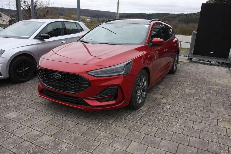 Gebraucht Ford Focus ST-Line X 155 PS (114 kW) 2024 Fantasticrot Kombi