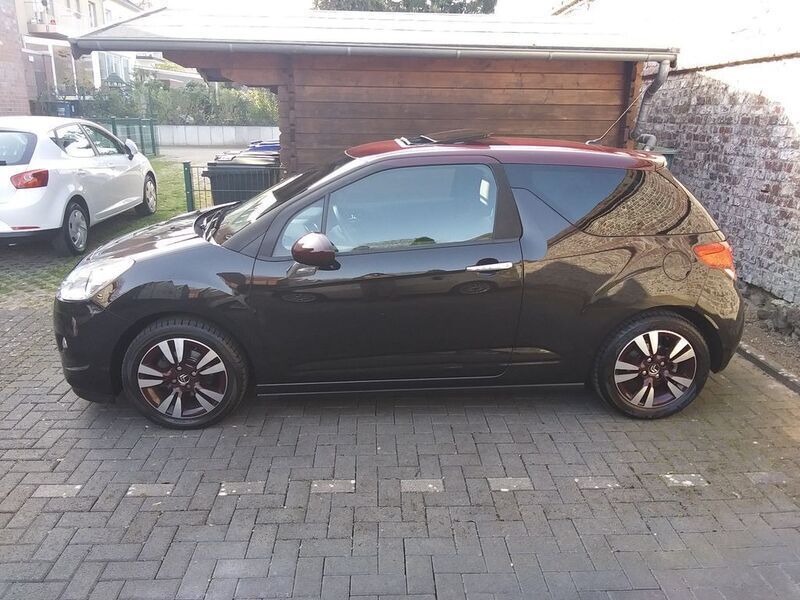 Schwarz Gebraucht 2011 DS Automobiles DS3 | 6.975 € - Bild 1/4