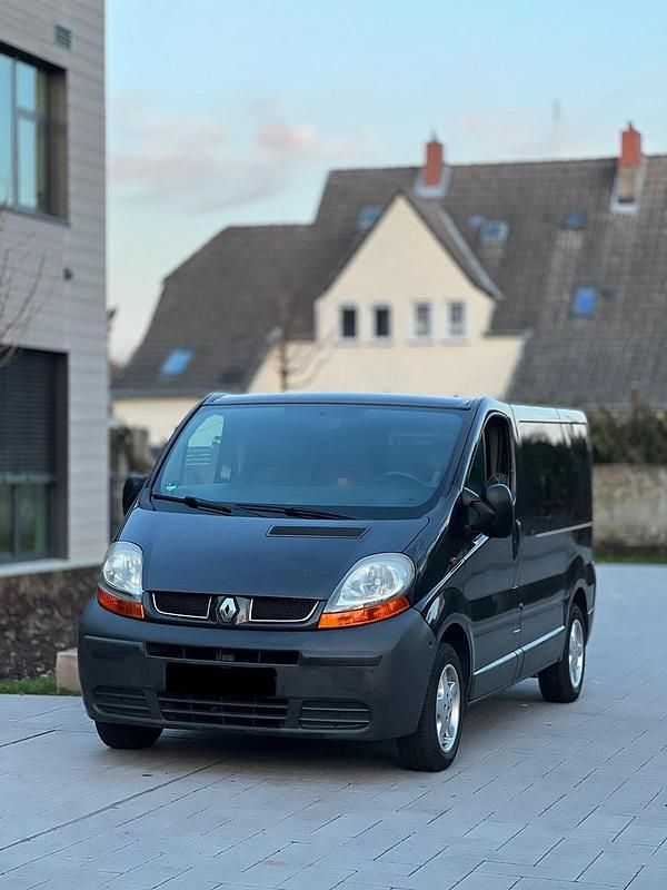 Schwarz Gebraucht 2005 Renault Trafic Van / Kleinbus | 3.500 € (Teuer) - Bild 1/4
