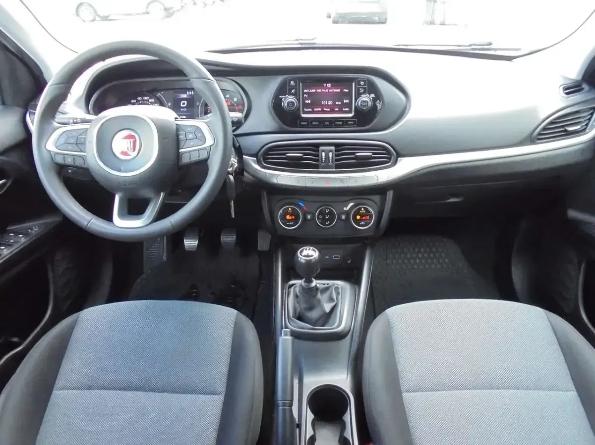 Usado Fiat Tipo Mirror 95 CV (69 kW) 2019 Gris Familiar