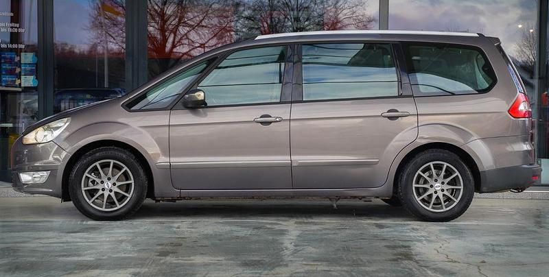 Gebraucht Ford Galaxy Trend 116 PS (85 kW) 2011 Braun Van / Kleinbus