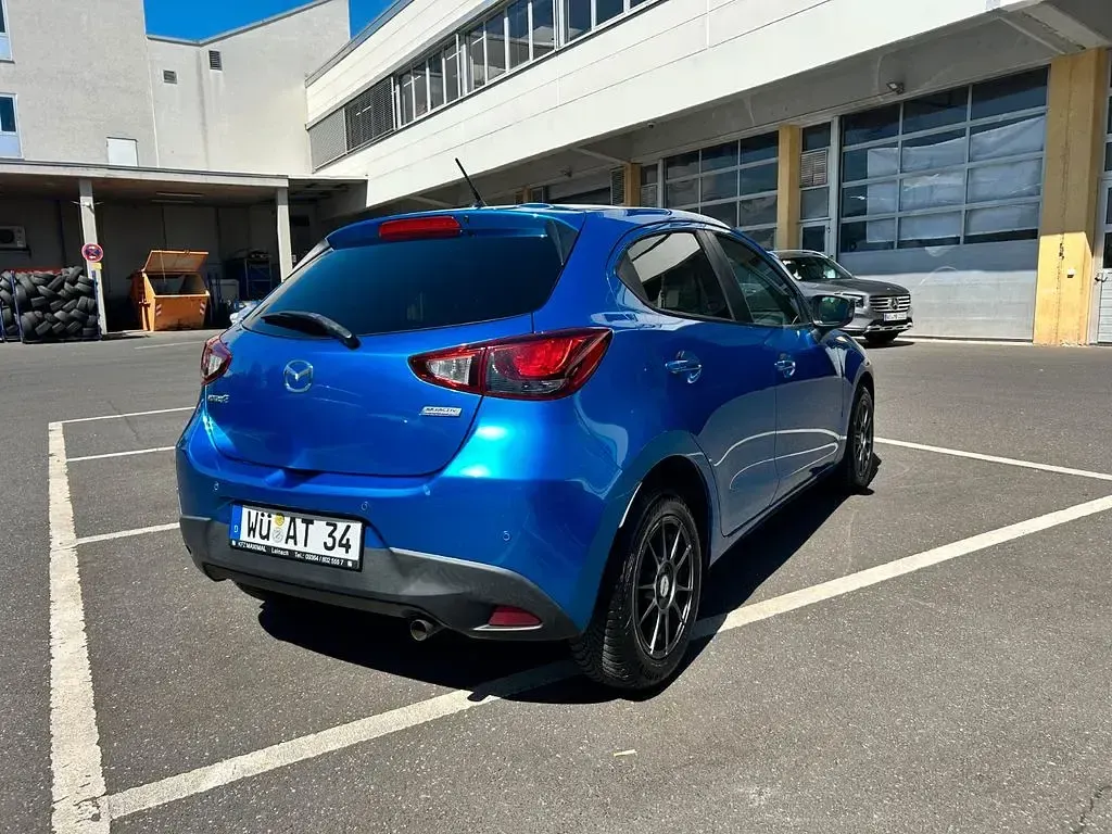 Gebraucht Mazda 2 Exclusive-Line 90 PS (66 kW) 2015 Blau Kleinwagen